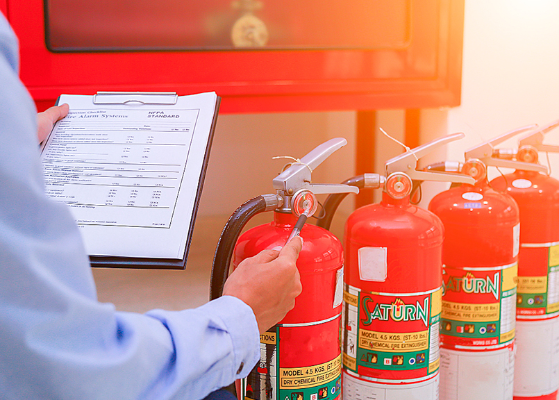 AVCB: Por que é Importante para a Segurança Contra Incêndios 4 PHOTOBLOG inspecao extintor check