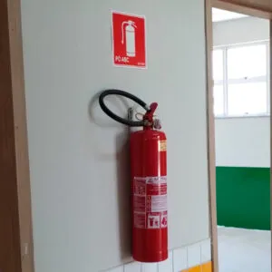 instalacao-de-extintores2-de-incendio-em-escola